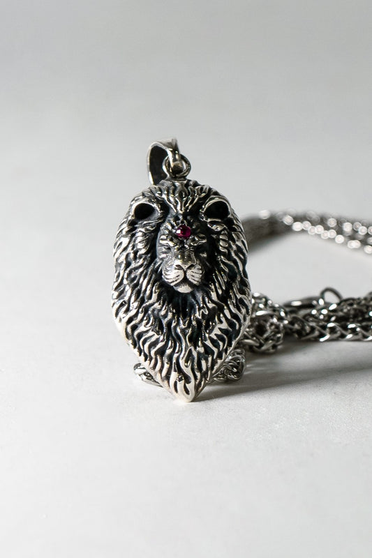 Lion necklace with Stone
